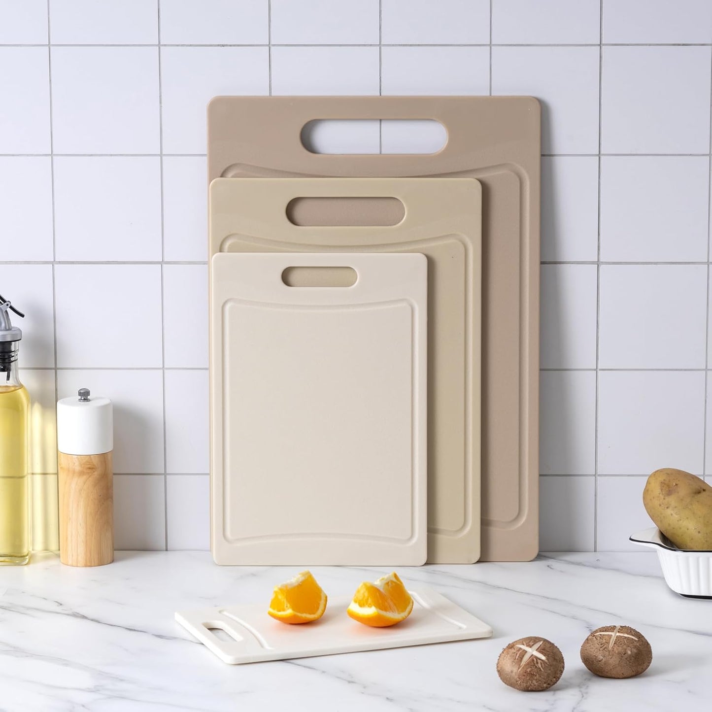 Non-Slip Cutting Board Set – Kitchen Essentials with Easy Grip Handle for Meat, Veggies, and Fruits, 4 Cutting Boards, Brown